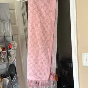Soft faux Gucci scarf . Pink and gray